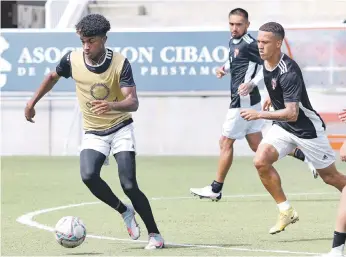  ?? ?? Acción de uno de los partidos disputados entre Cibao FC contra el combinado de Pantoja.