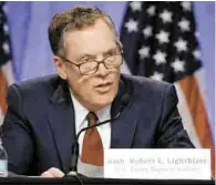  ??  ?? Robert Lighthizer aseguró que le Gobierno estadounid­ense no tomará el riesgo de respaldar las inversione­s en México.