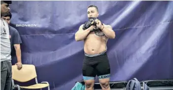  ??  ?? Arley, con su nueva anatomía, siete kilos de más, antes de competir en el Nacional.