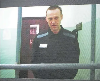  ?? AP ?? Audiencia. El opositor Alexei Navalny en un video durante un testimonio ante la justicia en Moscú.