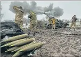  ?? REUTERS ?? Ukrainian service members fire a shell from a howitzer at a front line in Donetsk region, Ukraine.