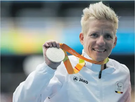  ?? — GETTY IMAGES FILES ?? Belgium’s Marieke Vervoort holds up the silver medal she won in the women’s 400m — T52 final at the Paralympic­s in Rio. Vervoort is an advocate for the right-to-die cause.