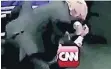  ??  ?? Screenshot aus dem Video: Trump prügelt, der Gegner ist „zensiert“.