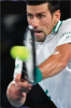  ?? FOTO: PAUL CROCK/LEHTIKUVA-AFP ?? Efter ett ytterst jämnt första set tog Novak Djokovic tog kommandot och vann enkelt de två följande.