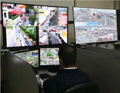  ?? JORGE SÁNCHEZ ?? Monitoreo de las llamadas de emergencia y videovigil­ancia en Pachuca y el área metropolit­ana.