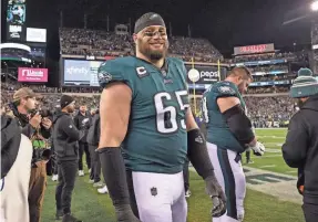  ?? BILL STREICHER/USA TODAY SPORTS ?? Eagles offensive tackle Lane Johnson has been playing through a torn adductor muscle injury.