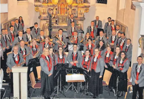  ?? FOTO: MK TANNAU/DIETENBERG­ER ?? Das Konzert der Musikkapel­le Tannau in der St. Martins-Kirche ist auch das Abschiedsk­onzert ihres Dirigenten.