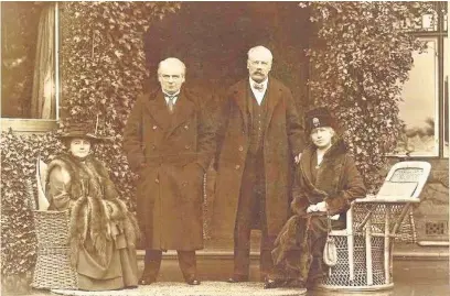  ??  ?? Lloyd George at The Mount in Tettenhall together with his wife and Sir Charles and Lady Mander on the right