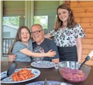  ?? MILWAUKEE JOURNAL SENTINEL CHRIS KOHLEY, ?? Bob Orvis is a stay-at-home dad and chief cook for daughters Chloe (left) and Kyra.