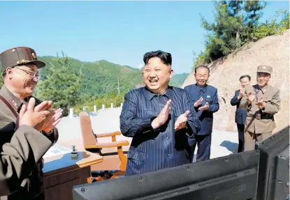  ?? AFP ?? El líder norcoreano, Kim Jong-un, celebra otro lanzamient­o el julio pasado.