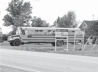  ?? NICK BRANCACCIO • POSTMEDIA ?? A bus carrying about 10 passengers leaves a Nature Fresh Farms facility in Leamington on Wednesday.