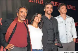  ?? Marco Ugarte / AP ?? El actor mexicano Damián Alcazar (izq.), quien interpreta a Gilberto Rodríguez Orejuela, posa junto a Paulina Gaitán, Wagner Moura y Pedro Pascal.