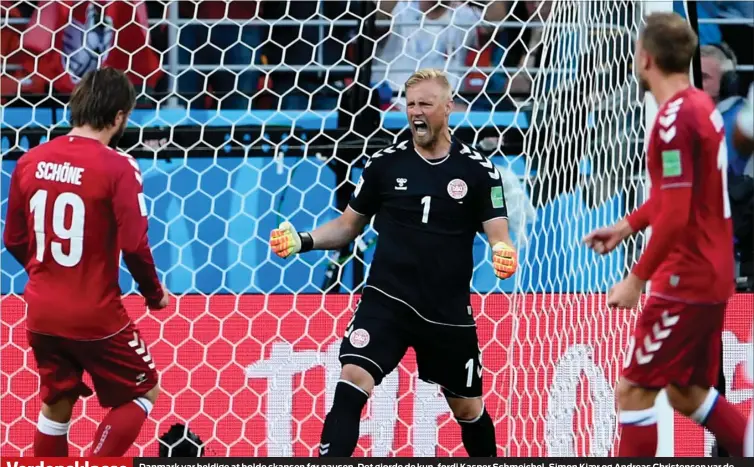  ??  ?? Danmark var heldige at holde skansen før pausen. Det gjorde de kun, fordi Kasper Schmeichel, Simon Kjaer og Andreas Christense­n var de eneste, der leverede på et højt, stabilt niveau før pausen.