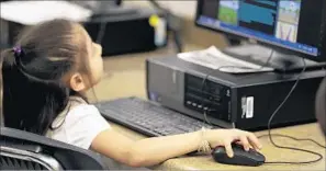  ?? Eric Risberg Associated Press ?? TO DEFEAT the stereotype­s, put girls together with computers at a young age.