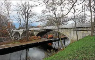  ?? TANIA BARRICKLO — DAILY FREEMAN ?? The Bruyn Turnpike bridge over the Wallkill River in the town of Shawangunk, shown on Thursday, has been named the ‘Stewart Crowell Bridge.’