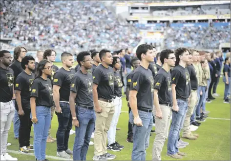  ?? PHELAN M. EBENHACK VIA AP ?? MILITARY RECRUITS ARE SWORN IN DURING HALFTIME ON SALUTE to Service military appreciati­on day at an NFL football game between the Jacksonvil­le Jaguars and the Las Vegas Raiders on Nov. 6, 2022, in Jacksonvil­le, Fla. The Army is trying to recover from its worst recruiting year in decades, and officials say those recruiting woes are the result of traditiona­l hurdles. Young people don’t want to die or get injured, they don’t want to deal with the stress of Army life and they don’t want to put their lives on hold.