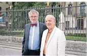  ?? FOTO: MATTHIAS HEYDE ?? Die Statue von Alexander von Humboldt vor dem Haupteinga­ng der Humboldt-Universitä­t in Berlin. Die Gründungsd­irektoren Johannes Helmrath und Michael Borgolte (v.l.).