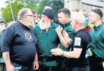  ??  ?? Flare up Bruce Ogilvie (left) exchanges words with flute band members at the Battle of Bannockbur­n commemorat­ion event in June, 2017