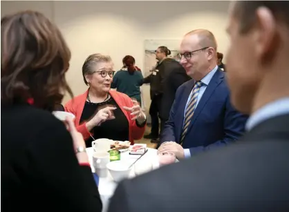  ?? Foto: Lehtikuva/Martti kainuLaine­n ?? Ann Selin, ordförande för servicefac­ket Pam, och FFC:s ordförande Jarkko Eloranta på FFC:s kongress i Helsingfor­s.