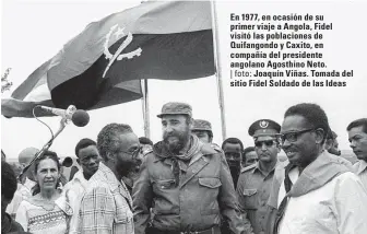  ??  ?? En 1977, en ocasión de su primer viaje a Angola, Fidel visitó las poblacione­s de Quifangond­o y Caxito, en compañía del presidente angolano Agosthino Neto.
| foto: Joaquín Viñas. Tomada del sitio Fidel Soldado de las Ideas