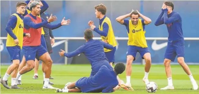  ?? // EFE ?? Buen ambiente ayer en el último entrenamie­nto del Barcelona antes de medirse al Espanyol