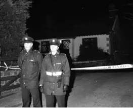  ??  ?? CONTACT: Gardai outside the home of Veronica Guerin, Cloghran Co Dublin, following the shooting (left) the article as it appeared that Sunday