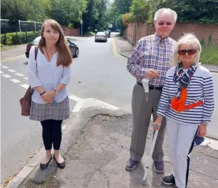  ?? ?? CAMPAIGN: Cllr Rachel Burgess with Mr and Mrs Jones, who live close to the Wiltshire Road and Rectory Road junction. Picture: courtesy of Cllr Rachel Burgess