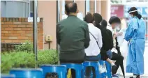  ?? Yonhap ?? People wait for coronaviru­s tests at a makeshift clinic in Seoul, in this June 30 photo.