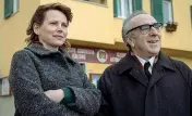  ?? ?? Il sol dell’avvenire
Bobulova e Silvio Orlando nel nuovo film di Nanni Moretti, in cui interpreta un’attrice fanatica del comunismo