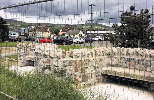  ??  ?? OUT OF BOUNDS: There is no reason for the fence to still be round the stone seats and councillor Ben Thompson says the contractor­s just forgot about it