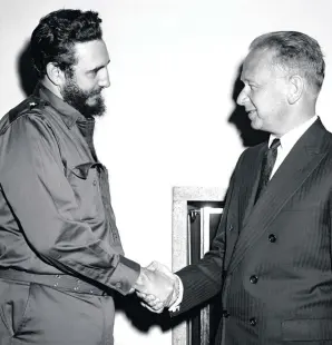  ?? PICTURE: UN PHOTO ?? MAN OF THE PEOPLE: As Secretary-General, Dag Hammarskjö­ld interacted with a wide range of people, from world leaders and top government officials to refugees and victims of war and disaster. Shown here, on April 22, 1959, is his meeting with Cuba’s...