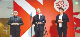  ?? (Michele Tantussi/Reuters) ?? GERMANY’S SOCIAL DEMOCRATIC PARTY candidate for chancellor Olaf Scholz (center) addresses the media in Berlin yesterday.