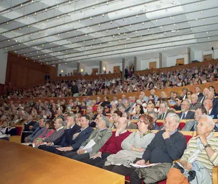  ??  ?? Gremito Auditorium Haydn stracolmo, molti piccoli azionisti hanno partecipat­o all’assemblea