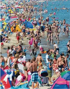  ?? Foto: Stefan Sauer, dpa ?? Nach Ansicht der Weltorgani­sation für Tourismus werden die Urlauberst­röme (hier der Strand auf der Insel Usedom) immer noch weiter wachsen.