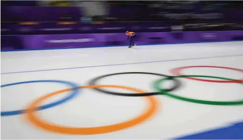  ?? Foto: AFP/Jung Yeon-Je ?? Alles auf Orange: Die Eisschnell­laufwettbe­werbe stehen bislang ganz im Zeichen der Niederländ­er – Esmee Visser gewann das nächste Gold.