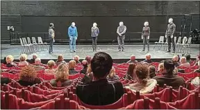  ??  ?? Au théâtre national de Nice (TNN), lors d’un atelier en 2019.