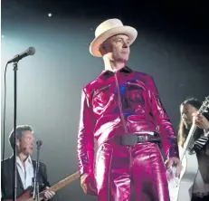  ?? GERRY KAHRMANN/PNG MERLIN ARCHIVE ?? Lead singer Gord Downie on stage for the first concert of the Tragically Hip's final tour at the Save On Foods Memorial Centre in Victoria, BC on July 22.