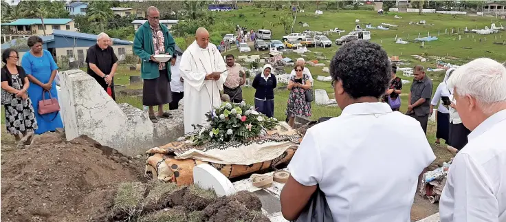  ?? Photo: Salote Qalubau ?? Many gathered to pay their last respects to Sister Loyola Grehan at the Balawa Cemetery in Lautoka on August 7, 2019.