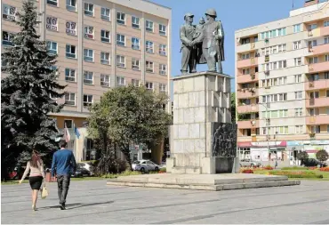  ?? Foto: Agencja Gazeta/Tomasz Szambelan ?? 2013 stand das Denkmal in Legnica noch.