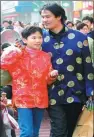  ?? XINHUA ?? Tang suits are a common scene in the Spring Festival (2002).