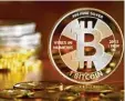  ?? Foto: dpa ?? Bitcoin ist die bekanntest­e von etwa 4500 Kryptowähr­ungen.