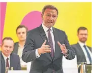  ?? FOTO: KAPPELER/DPA ?? FDP-Parteichef Christian Lindner stand beim Sonderpart­eitag gleich zweimal am Rednerpult.