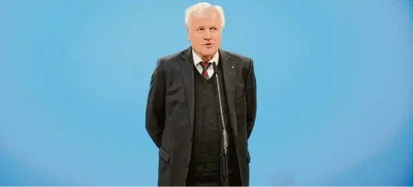  ?? Foto: Kay Nietfeld, dpa ?? Wieder mal im Mittelpunk­t: Gibt Horst Seehofer heute bekannt, wann er als bayerische­r Ministerpr­äsident zurücktrit­t?