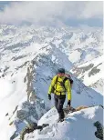  ?? Foto: Uwe Grinzinger ?? Saharastau­b trübt den Ausblick von den Vetternspi­tzen.