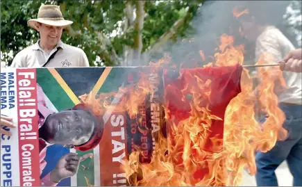  ?? PICTURE: OUPA MOKOENA ?? ON FIRE: The Front Nasionaal burns an EFF T-shirt and poster before its march to the Union Buildings to hand over a memorandum yesterday.