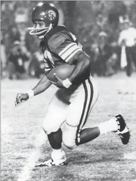  ?? Collegiate Images / Getty Images ?? LYNN SWANN, playing for USC in 1973, is a member of the college and pro football halls of fame. He will be USC’s second African American athletic director.