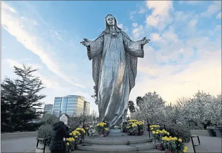 ?? JOSIE LEPE — STAFF PHOTOGRAPH­ER ?? The Our Lady of Peace shrine, an iconic figure in Santa Clara, is surrounded by flowers in 2016. The 32-foot stainless steel statue, sculpted by Charles C. Parks, is on the grounds of Our Lady of Peace church on Mission College Boulevard.