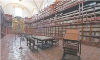  ??  ?? La biblioteca Palafoxian­a fue fundada en 1646.