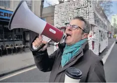  ??  ?? Simple message: chef Hugh Fearnley-Whittingst­all in ‘Hugh’s War on Waste’