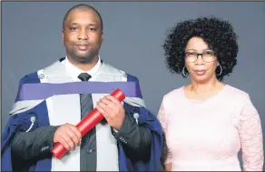  ?? ISITHOMBE: SITHUNYELW­E ?? UDKT Philani Msomi ongowokuqa­la ukwenza iziqu zeNuclear Physics e-University of KwaZulu-Natal. Uthathwe nonina, uNkk Ntombizodw­a Msomi.